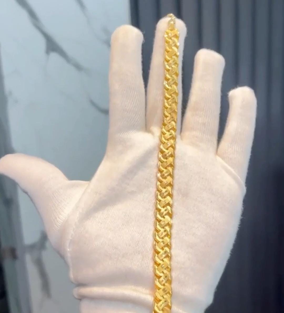 BRACELET