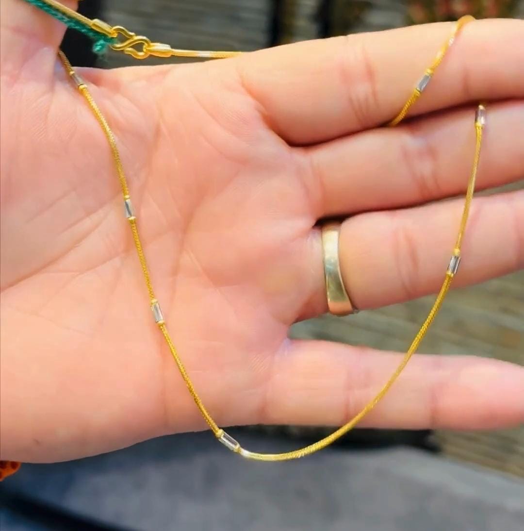 WOMEN CHAIN