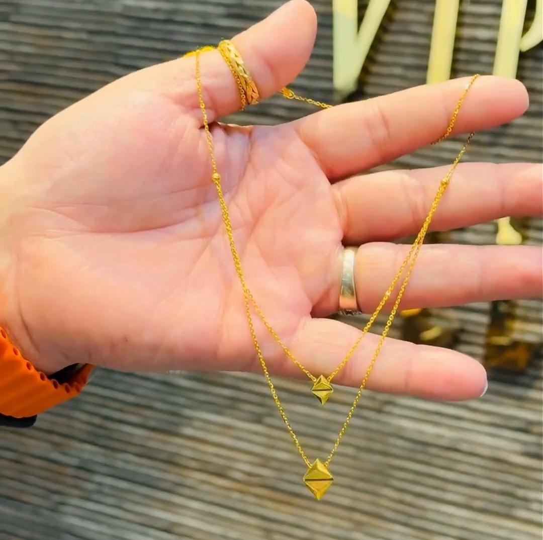 WOMEN CHAIN