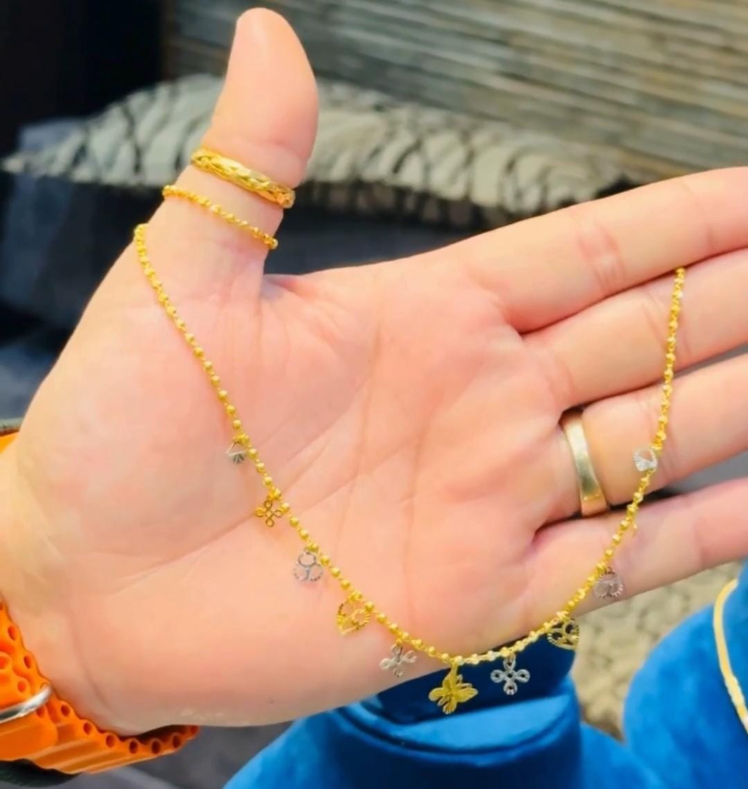 WOMEN CHAIN