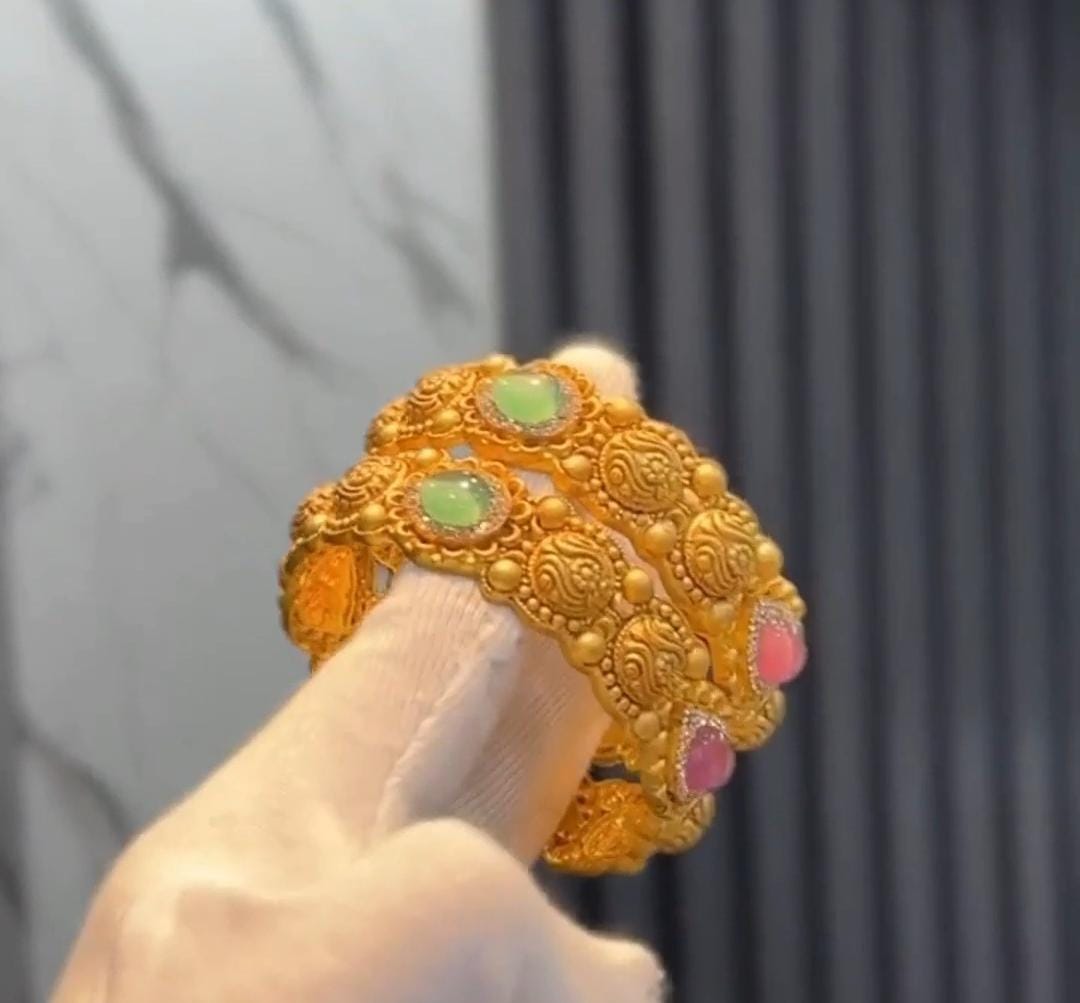 BANGLES