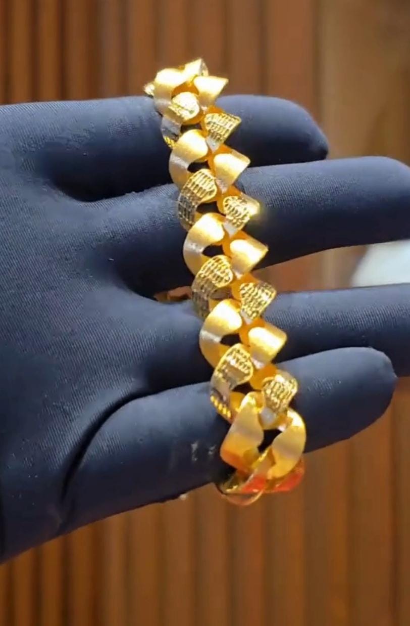 BRACELET