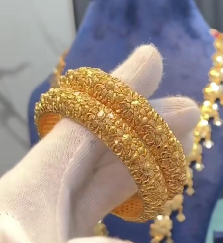 BANGLES