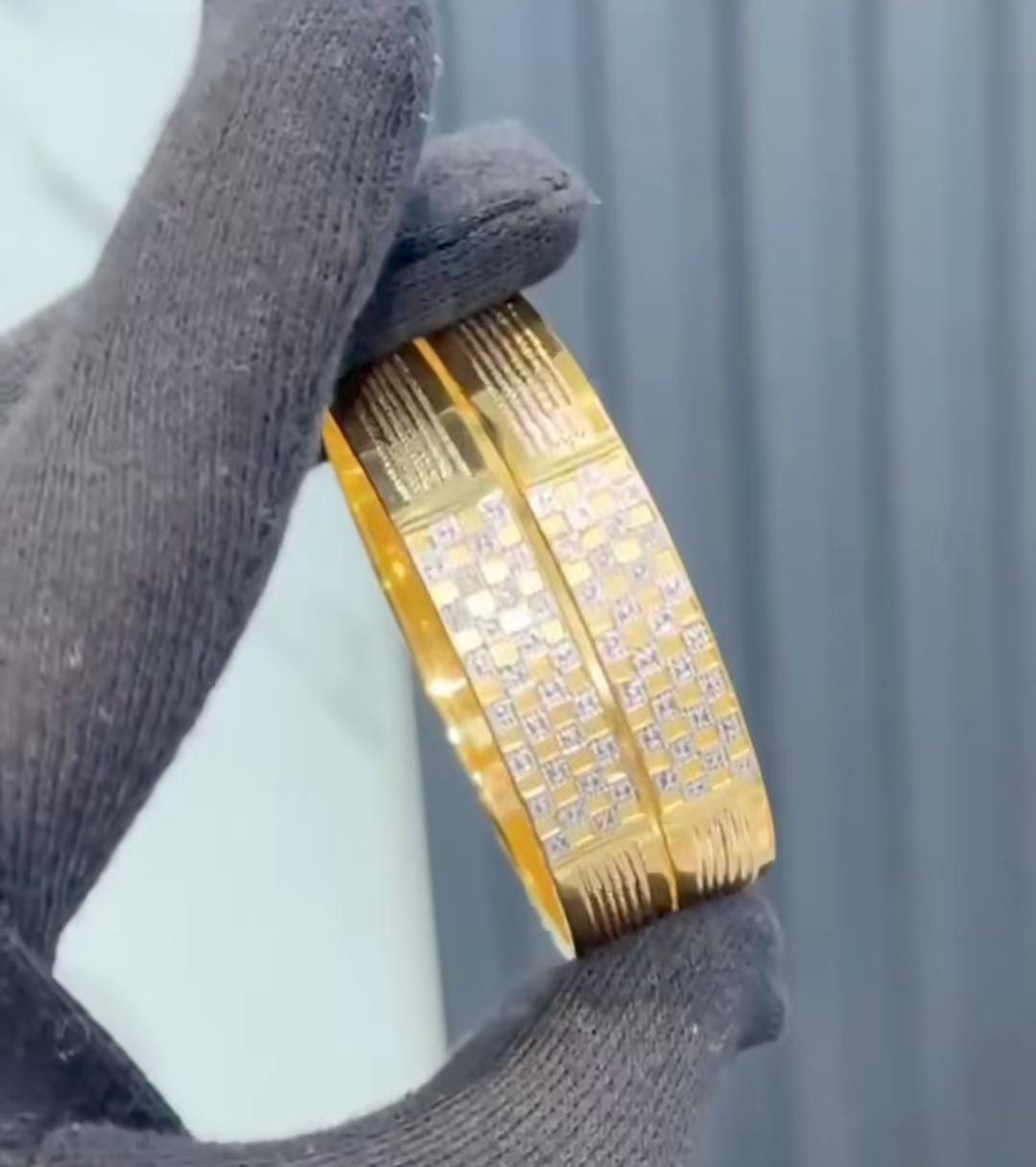 BANGLES