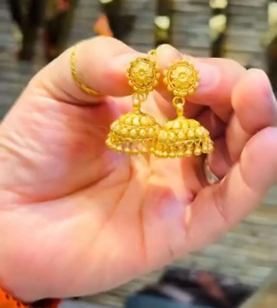 EARINGS