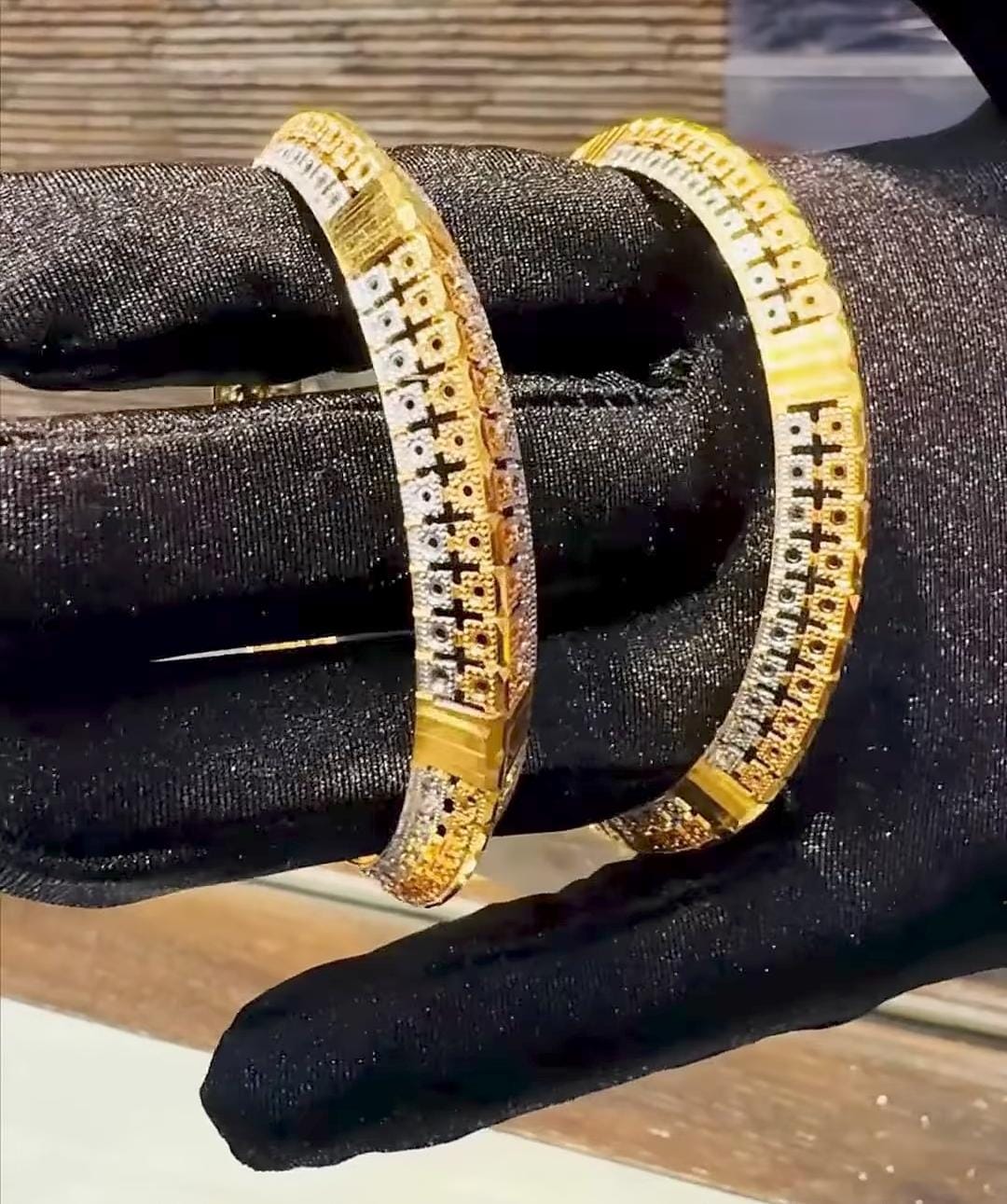 BANGLES