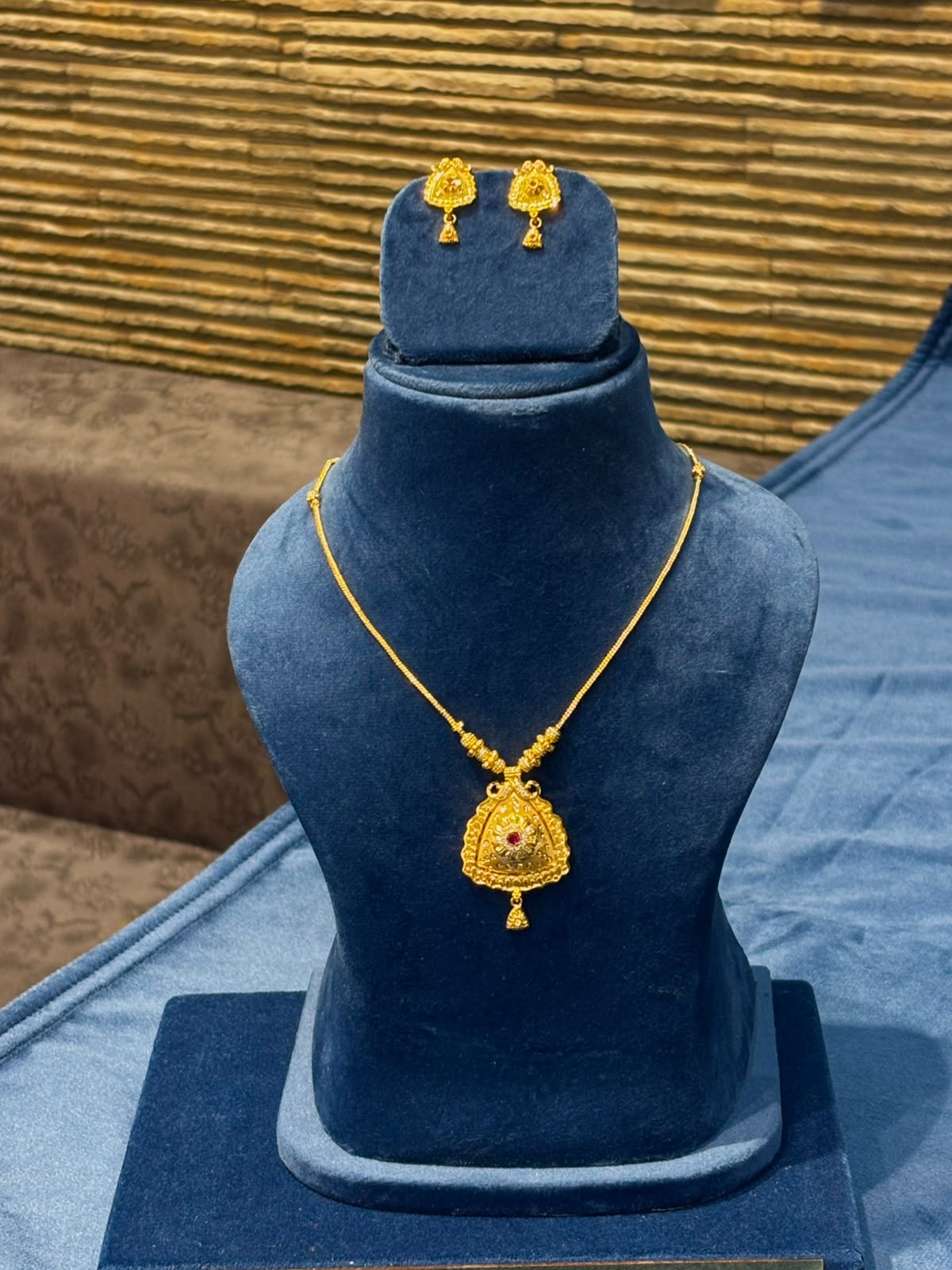CHAINS ET